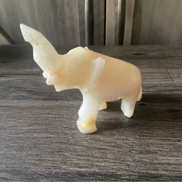 crystal Other - Elephant Crystal Carving